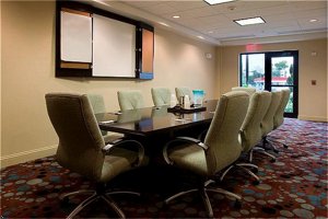 Holiday Inn Express Hotel & Suites Washington- Natl Arboretum