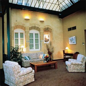 Le Phenix Hotel