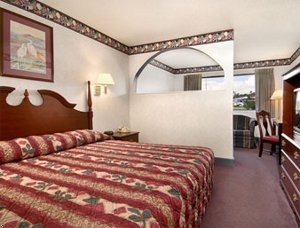 Warsaw Days Inn And Suites