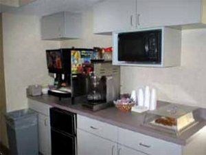 Econo Lodge Inn & Suites