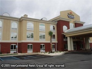 Holiday Inn Express Hotel & Suites Camden-I20 (Hwy 521)