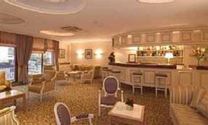 Quality Hotel Rueil - La Defense