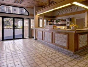 Long Beach/L.A. Area Super 8 Motel