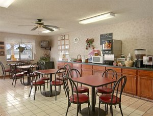 Parsons Super 8 Motel