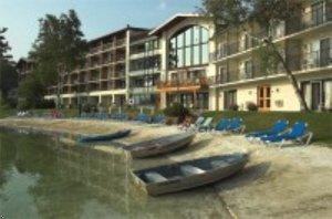 Golden Arrow Lakeside Resort & Suites