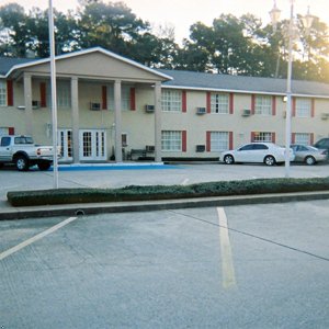 Tomball Inn And Suites