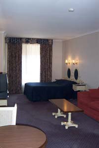 Parklake Motor Inn
